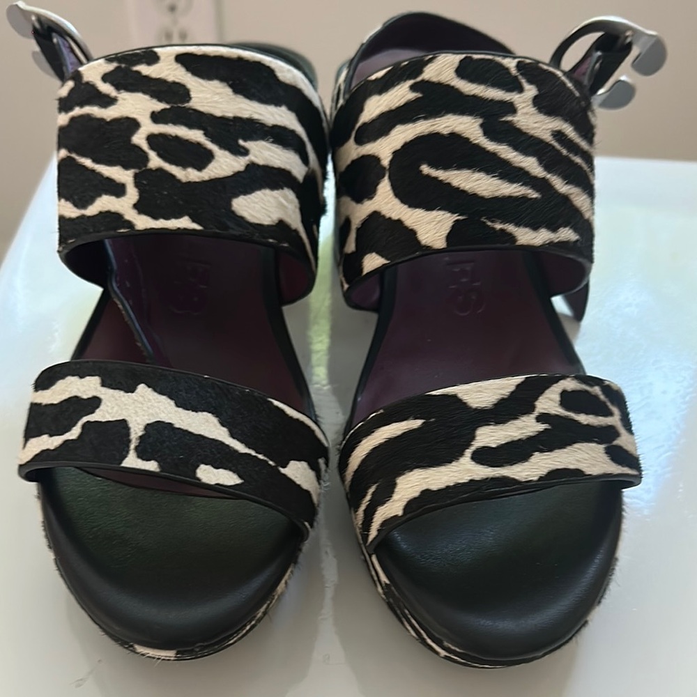 Fashion-Forward Black and White Sandals with Chunky Sole